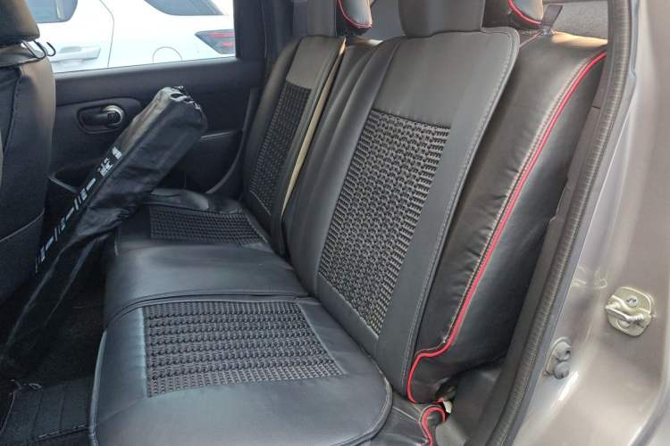 Used Nissan Livina 2015 1.6XE Manual Comfort Edition Interior 4