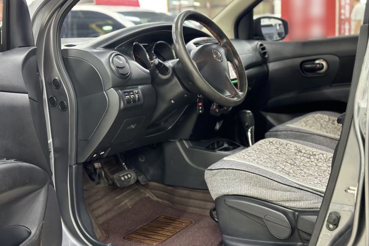 Used Nissan Livina 2015 1.6XE CVT Comfort Edition Interior 5