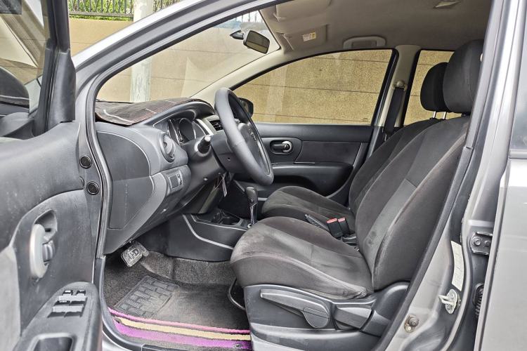 Used Nissan Livina 2015 1.6XE CVT Comfort Edition Interior 5