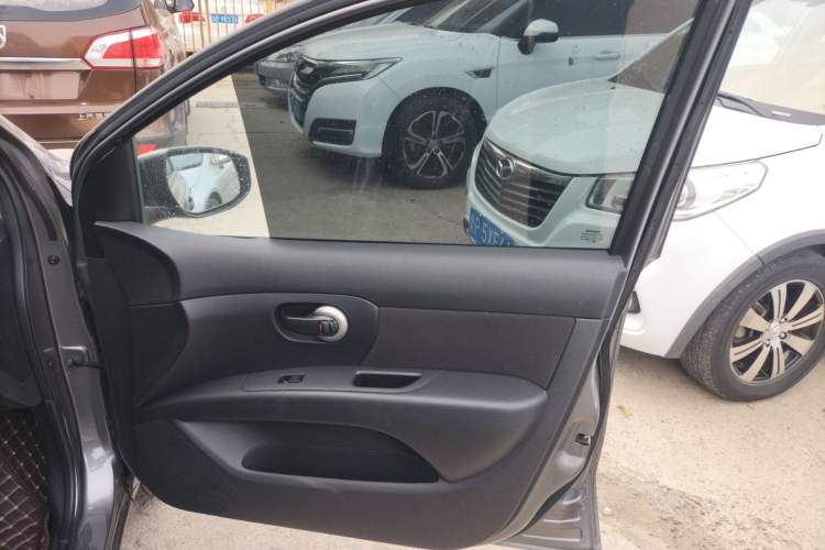 Used Nissan Livina 2015 1.6XE CVT Comfort Edition Interior 5
