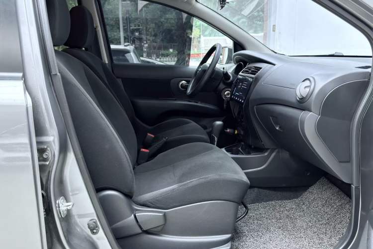 Used Nissan Livina 2015 1.6XE CVT Comfort Edition Interior 5