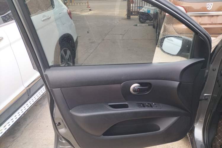 Used Nissan Livina 2015 1.6XE CVT Comfort Edition Interior 7