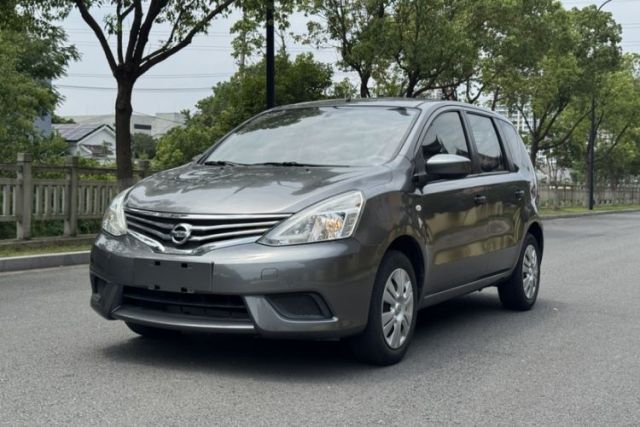 Ojetý Nissan Livina 2015 1.6XE CVT Comfort Edition