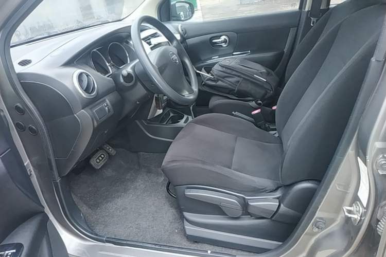 Used Nissan Livina 2015 1.6XE CVT Comfort Edition Left Front Seat