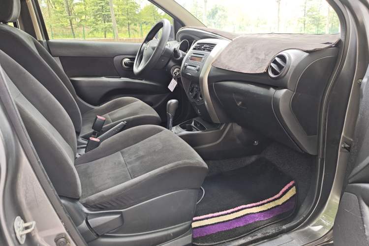 Used Nissan Livina 2015 1.6XE CVT Comfort Edition Left Front Seat