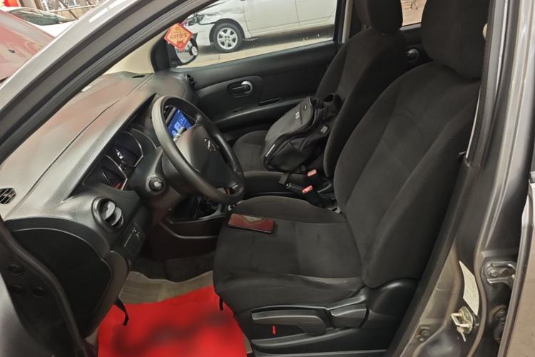 Used Nissan Livina 2015 1.6XE CVT Comfort Edition Left Front Seat