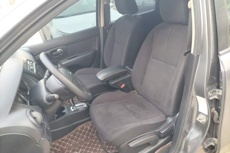 Used Nissan Livina 2015 1.6XE CVT Comfort Edition Left Front Seat