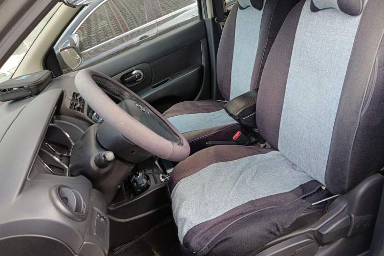 Used Nissan Livina 2015 1.6XE CVT Comfort Edition Left Front Seat