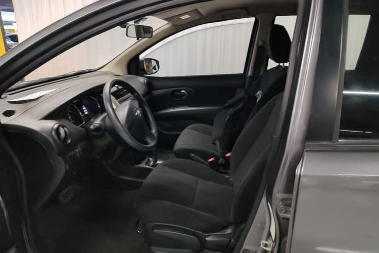 Used Nissan Livina 2015 1.6XE CVT Comfort Edition Left Front Seat