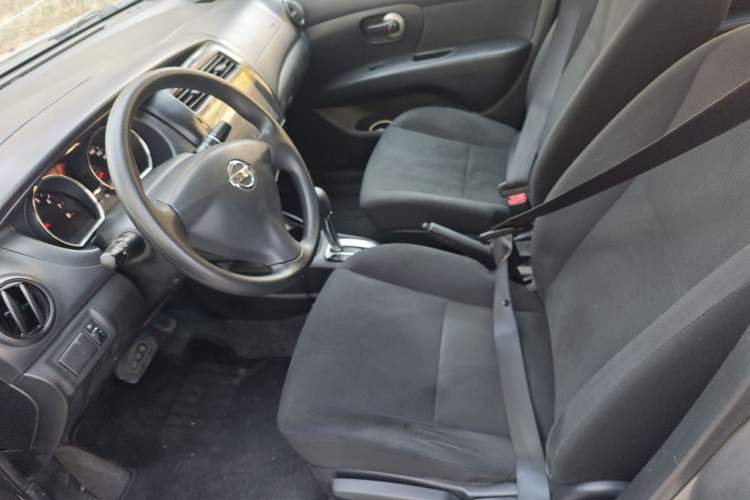 Used Nissan Livina 2015 1.6XE CVT Comfort Edition Left Front Seat