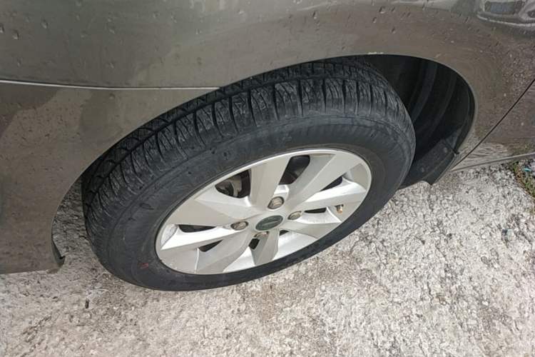 Used Nissan Livina 2015 1.6XE CVT Comfort Edition Left Front Wheel Hub
