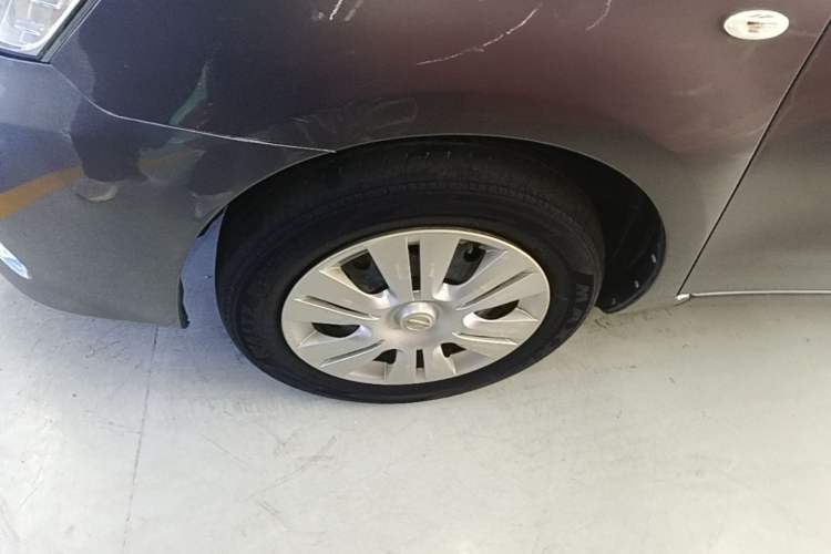 Used Nissan Livina 2015 1.6XE Manual Comfort Edition Left Front Wheel Hub