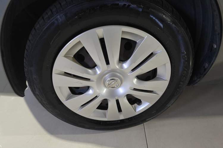 Used Nissan Livina 2015 1.6XE CVT Comfort Edition Left Front Wheel Hub