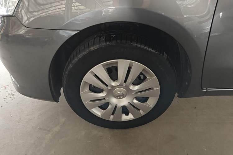 Used Nissan Livina 2015 1.6XE CVT Comfort Edition Left Front Wheel Hub