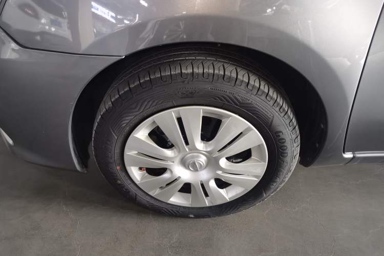 Used Nissan Livina 2015 1.6XE CVT Comfort Edition Left Front Wheel Hub