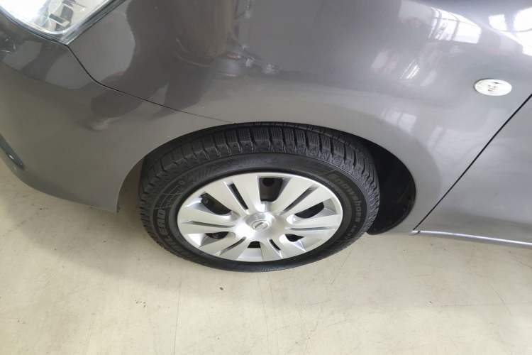 Used Nissan Livina 2015 1.6XE CVT Comfort Edition Left Front Wheel Hub