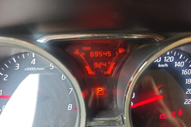 Used Nissan Livina 2015 1.6XE CVT Comfort Edition Odometer Close Up