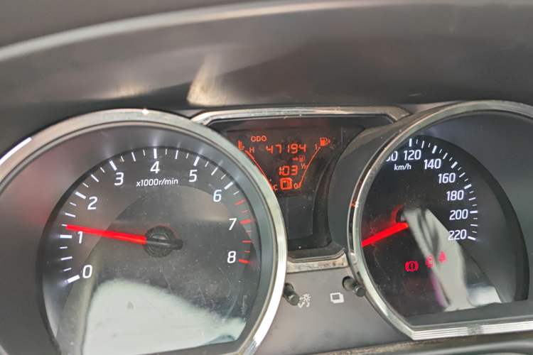Used Nissan Livina 2015 1.6XE Manual Comfort Edition Odometer Close Up