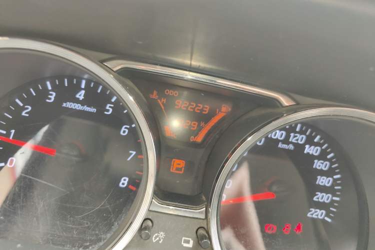 Used Nissan Livina 2015 1.6XE CVT Comfort Edition Odometer Close Up