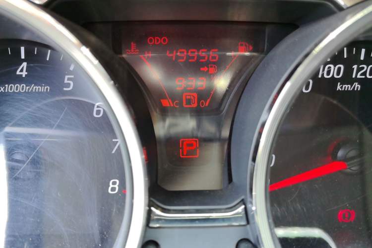 Used Nissan Livina 2015 1.6XE CVT Comfort Edition Odometer Close Up