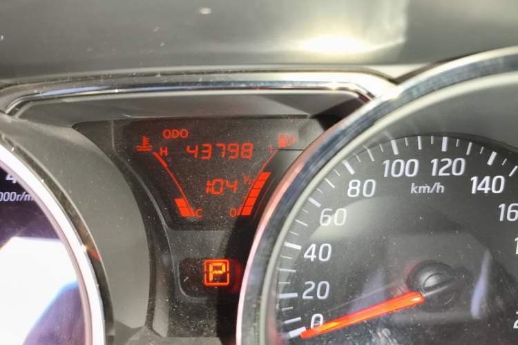 Used Nissan Livina 2015 1.6XE CVT Comfort Edition Odometer Close Up