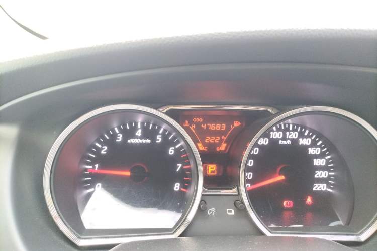 Used Nissan Livina 2015 1.6XE CVT Comfort Edition Odometer Close Up