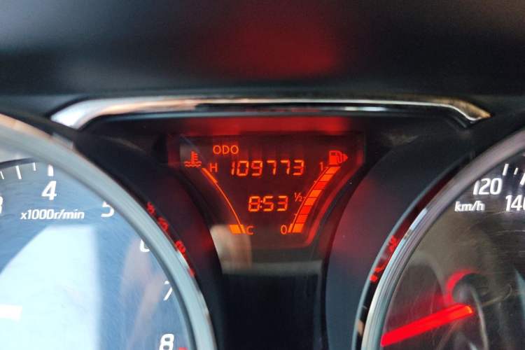 Used Nissan Livina 2015 1.6XE Manual Comfort Edition Odometer Close Up