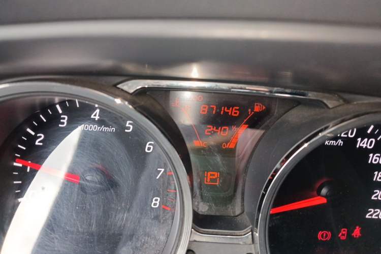 Used Nissan Livina 2015 1.6XE CVT Comfort Edition Odometer Close Up