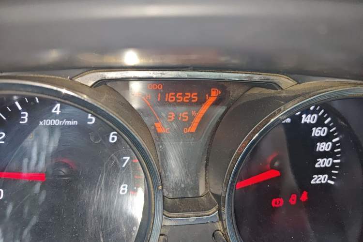 Used Nissan Livina 2015 1.6XE Manual Comfort Edition Odometer Close Up