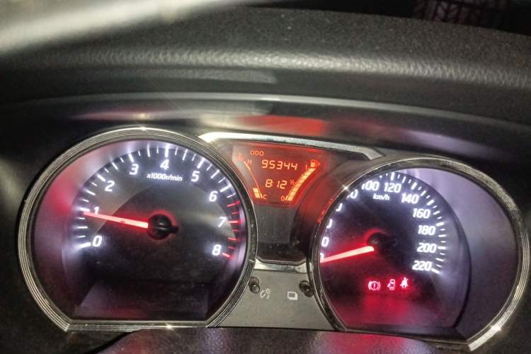Used Nissan Livina 2015 1.6XE Manual Comfort Edition Odometer Close Up