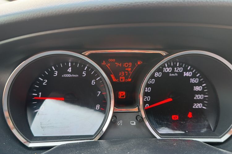 Used Nissan Livina 2015 1.6XE CVT Comfort Edition Odometer Close Up