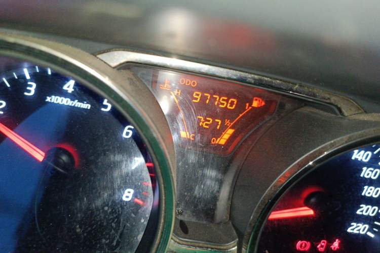 Used Nissan Livina 2015 1.6XE Manual Comfort Edition Odometer Close Up