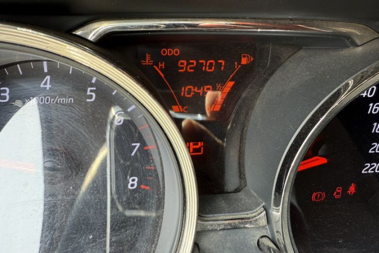 Used Nissan Livina 2015 1.6XE CVT Comfort Edition Odometer Close Up