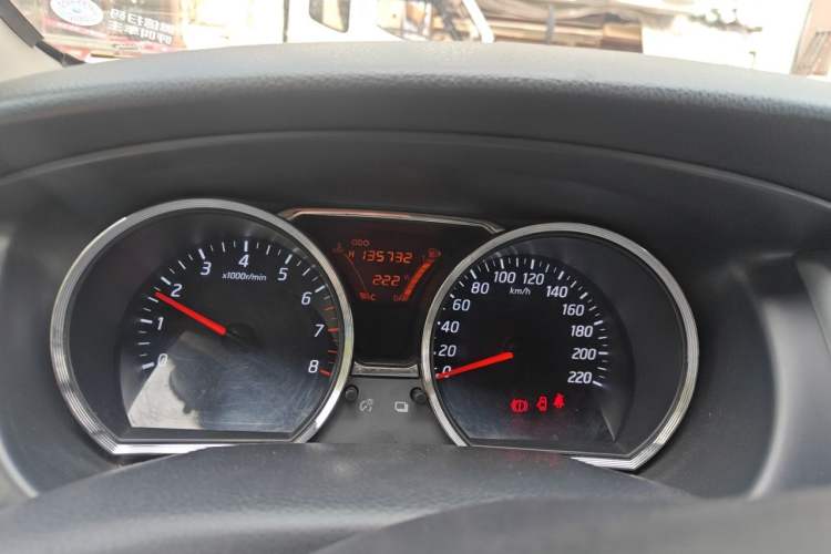 Used Nissan Livina 2015 1.6XE Manual Comfort Edition Odometer Close Up