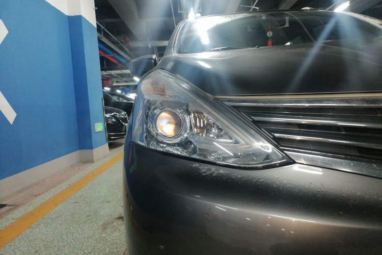Used Nissan Livina 2015 1.6XE CVT Comfort Edition Right Front Headlight