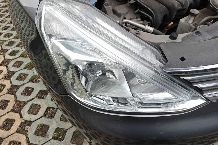 Used Nissan Livina 2015 1.6XE CVT Comfort Edition Right Front Headlight
