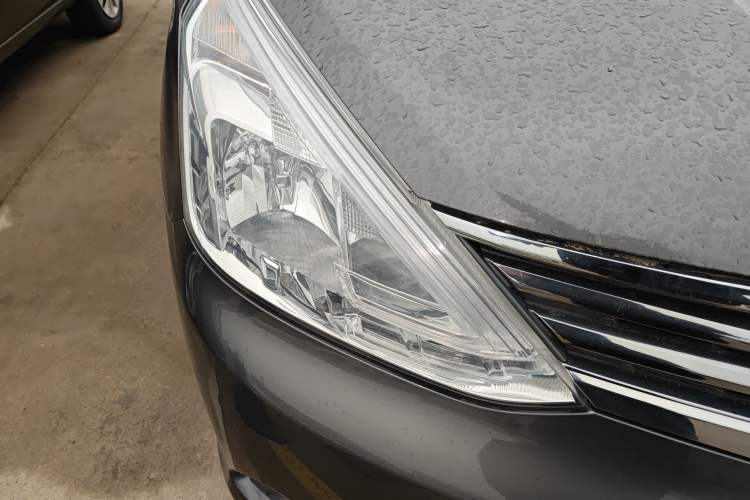 Used Nissan Livina 2015 1.6XE Manual Comfort Edition Right Front Headlight