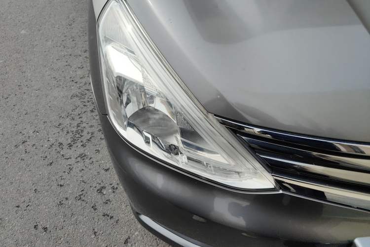 Used Nissan Livina 2015 1.6XE CVT Comfort Edition Right Front Headlight