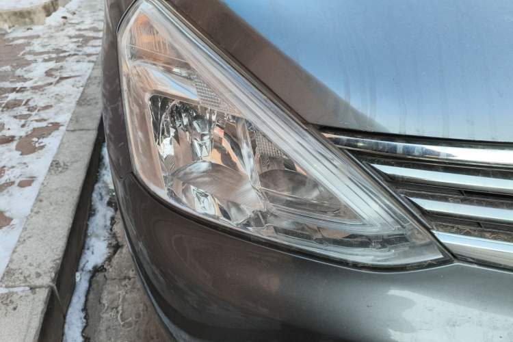 Used Nissan Livina 2015 1.6XE CVT Comfort Edition Right Front Headlight