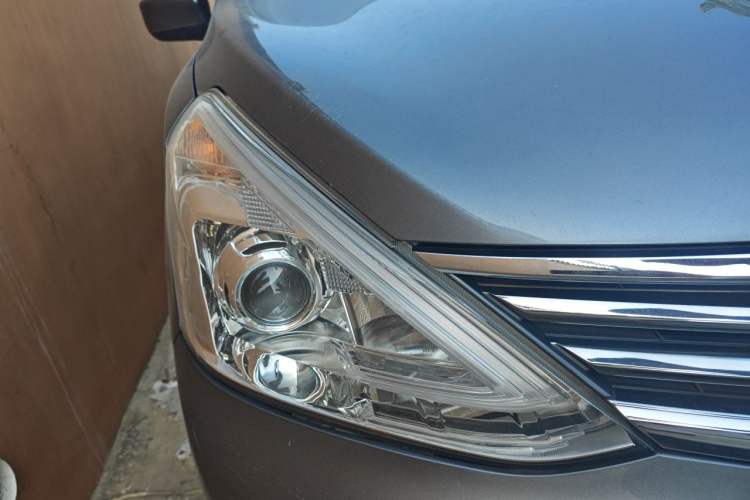 Used Nissan Livina 2015 1.6XE CVT Comfort Connect Edition Right Front Headlight