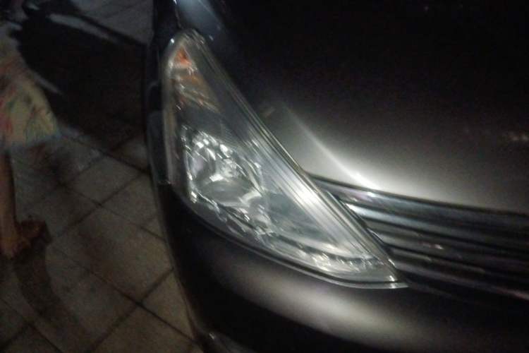 Used Nissan Livina 2015 1.6XE Manual Comfort Edition Right Front Headlight