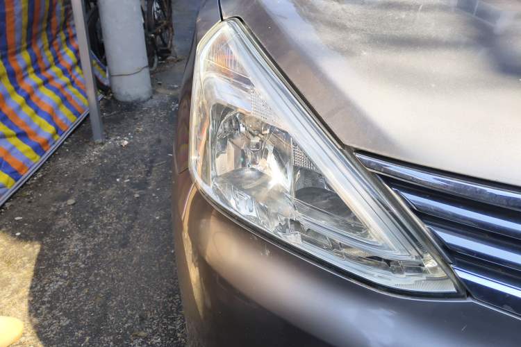 Used Nissan Livina 2015 1.6XE Manual Comfort Edition Right Front Headlight