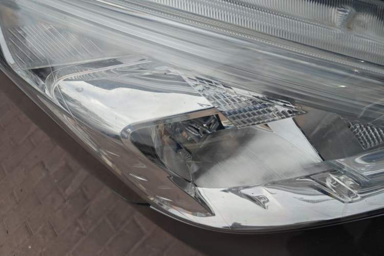 Used Nissan Livina 2015 1.6XE Manual Comfort Edition Right Front Headlight