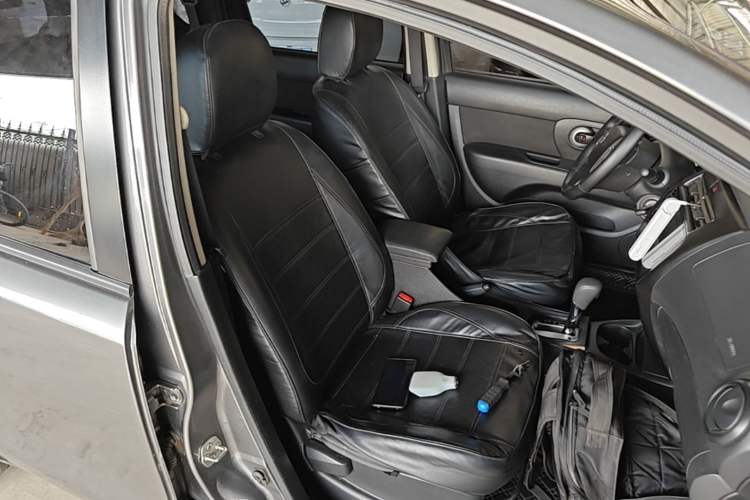 Used Nissan Livina 2015 1.6XE CVT Comfort Edition Right Front Seat