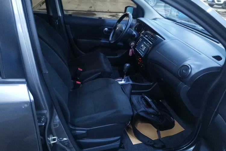 Used Nissan Livina 2015 1.6XE CVT Comfort Edition Right Front Seat