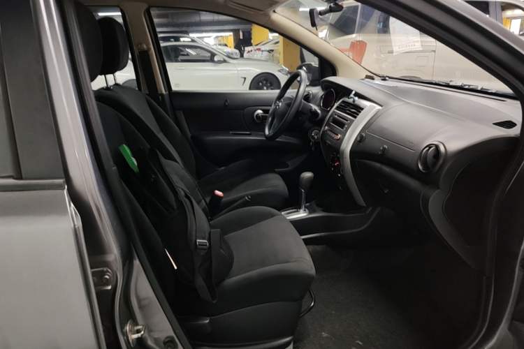 Used Nissan Livina 2015 1.6XE CVT Comfort Edition Right Front Seat