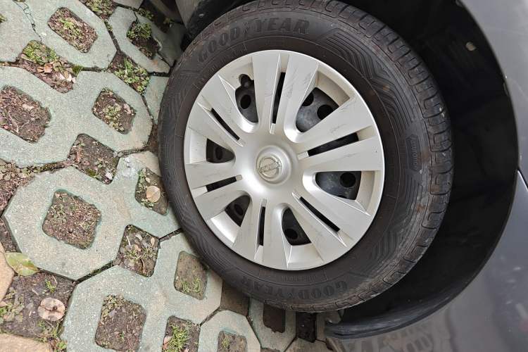 Used Nissan Livina 2015 1.6XE CVT Comfort Edition Right Front Wheel Hub