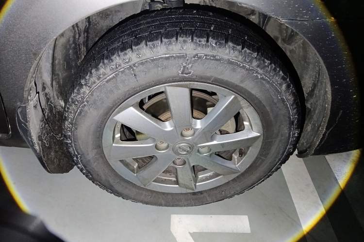 Used Nissan Livina 2015 1.6XE CVT Comfort Edition Right Front Wheel Hub