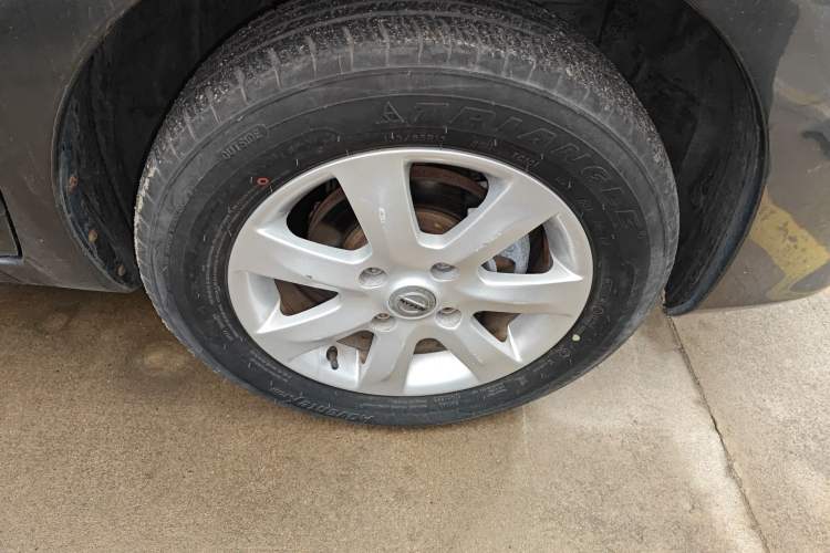 Used Nissan Livina 2015 1.6XE Manual Comfort Edition Right Front Wheel Hub