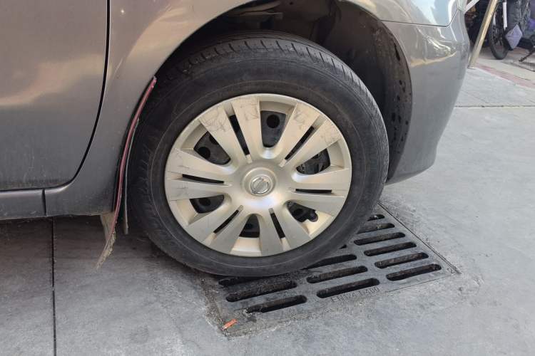 Used Nissan Livina 2015 1.6XE CVT Comfort Edition Right Front Wheel Hub